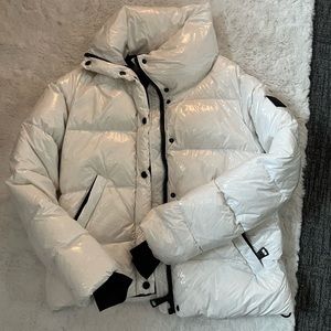 BRAND NEW WITHOUT TAGS. SAM white puffer jacket. Super warm. Originally $350